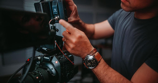 Functions of the On-Camera Monitor in Shooting